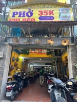 Cần sang gấp quán cơm – phở bình dân tại khu văn phòng đông đúc