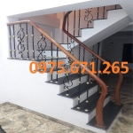 Cầu thang sắt nghệ thuật điểm nhấn cho không gian sống