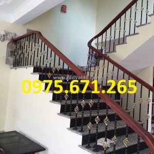 Cầu thang sắt nghệ thuật điểm nhấn cho không gian sống