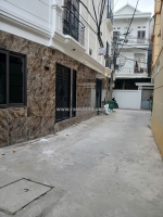 Cc cần bán tòa ccmn 7 tầng thang máy.lai xá .ngõ thông.lô góc 3 mặt thoáng.