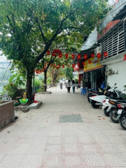 Chỉ 233 triệu m có nhà ngõ 135 đội cấn 33m 5 tầng gần hồ đầm tròn giá 7.6 tỷ