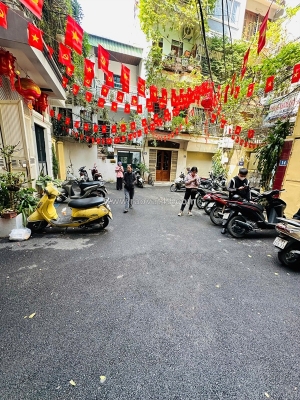 Chỉ 320 triệu/m bán nhà hoàng hoa thám 31m 5 tầng thang máy ở luôn trước tết