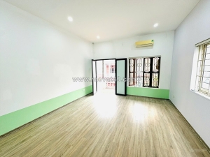 Chính chủ cho thuê nhà mới sửa 97,2m2, mặt phố mai phúc, hướng đông nam, 2 mặt