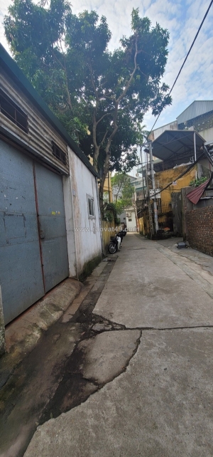 Chính chủ nhờ bán đất kèm nhà cấp tại ngọc thụy