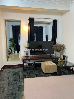 Cho thuê căn hộ tập thể công an tầng 5, mặt phố nguyên hồng, láng hạ, đống đa