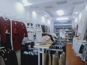 Cho thuê nhà mặt phố nguyễn trãi 3 tầng x 45m2, thông sàn kd bất chấp, 25 triệu