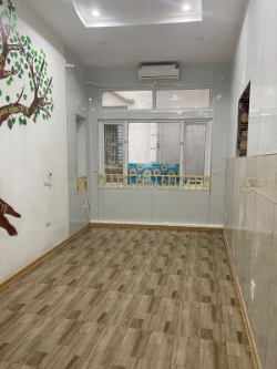 Cho thuê nhà ngõ ô tô nguyễn phúc lai, 32m² x 5 tầng, 3pn, 4 wc, 13 triệu