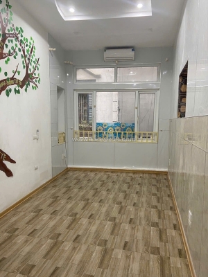 Cho thuê nhà ngõ ô tô nguyễn phúc lai,  32m² x 5 tầng, 3pn, 4 wc, 13 triệu