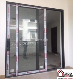 Cửa nhôm kính thấm ở mép khung: lỗi silicone hay lỗi lắp đặt?