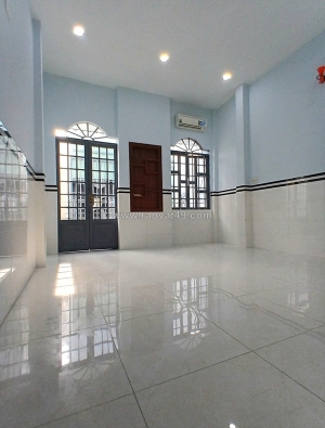 Giá 4.x tỷ – 4.2 x 12 m – nhà đẹp vào ở ngay – gần emart & làng hoa