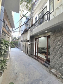 Hàng xóm vinhomes riverside 30m2, 5 tầng, ô tô cạnh nhà, ngõ thông  - nhỉnh 6 tỷ