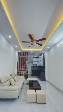 Hàng xóm vinhomes riverside 30m2 6 tầng, ô tô đỗ cổng - nhỉnh 7 tỷ