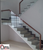 Kính trong suốt vs kính mờ cho cầu thang: chọn theo nhu cầu riêng tư