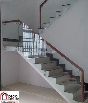 Kính trong suốt vs kính mờ cho cầu thang: chọn theo nhu cầu riêng tư