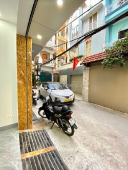 Lạc long quân - gara ô tô - 6 tầng thang máy - ngõ đẹp - gần phố.