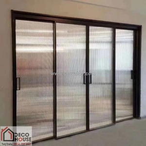 Mẫu kính sọc cường lực đẹp cho cửa vách ngăn phòng tắm nhỏ gọn và tiện lợi