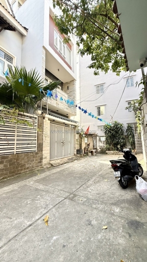 Ngay hutech - khu phân lô dân trí - hẻm xe hơi vào nhà - 4.2m x 22m vuông vức