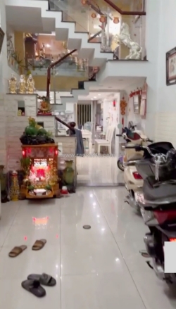 Nhà 4 tầng hxh đường hưng phú p10q8. giá: 6.7 tỷ bớt lộc