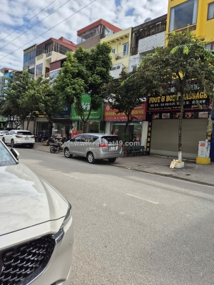 Nhà đẹp – giá tốt  – chính chủ cần bán tại mặt đường nguyễn cao – đối diện