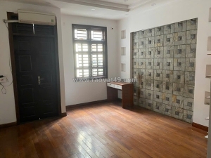 Nhà đẹp phố cầu giấy 30m 6t nhỉnh 10 tỷ-ngõ rộng thông thoáng- khu vực dân trí