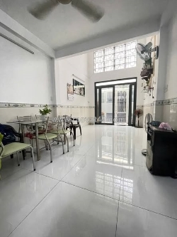 Nhà hxh đường trường chinh quận tân bình phường 14 cũ.