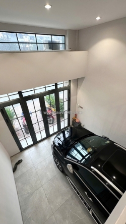 Nhà lửng,2 lầu, sân thượng mt bình đăng p6q8 thang máy 450kg