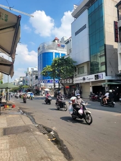 Nhà mt đường nguyễn đình chiểu phường 1 quận 3 cũ.