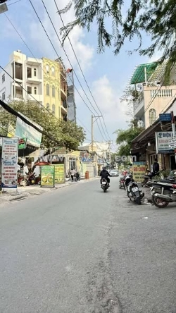 Nhà mt đường nguyễn tư giản phường 12 quận gò vấp cũ.