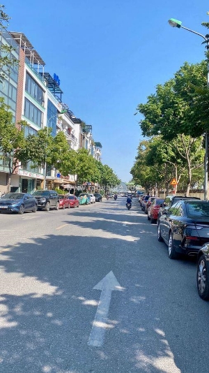 Nhỉnh 1x tỷ, phân lô lâm hạ 45m2 7 tầng, ô tô tránh, dừng đỗ, full nội thất