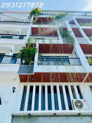 Phẩm xe hơi ngủ thang máy xịn xò trong nhà phân khúc  tren 7 tỏi