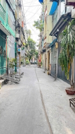 Quận 1 - giáp trần hưng đạo - hẻm xe hơi lt - gần mặt tiền  - nhỉnh 6 tỷ