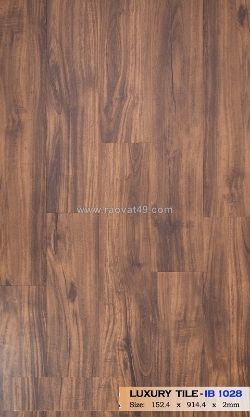 Sàn nhựa giả gỗ có phát ra mùi nhựa không? bao lâu thì hết?