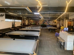 Sang nhượng quán bi-a 8 bàn đang hoạt động bình thường, có lượng khách quen ổn