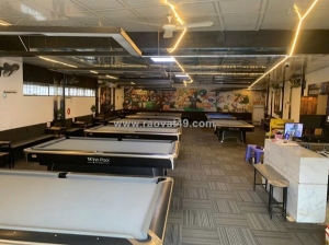 Sang nhượng quán bi-a 8 bàn đang hoạt động bình thường, có lượng khách quen ổn