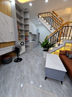 Sát mặt tiền có 30 m
tân mỹ q7 cư xá ngân hàng
ngang 4 dài 8 có 4 tỷ