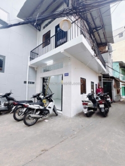 Sát mặt tiền hoàng diệu trung tâm q4
căn góc knh doanh cầm 1.5 tỷ có ngay nhà