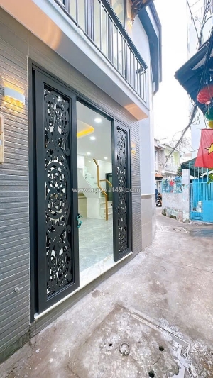 Sát mặt tiền khánh hội q4 

ngang khủng long bạo chúa 7.5 dài 4
đúc bê tông