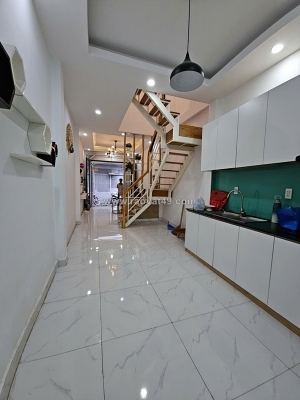 Sát mặt tiền khánh hội q4 nhà đẹp 
diện tích 41 m2 có 4 tỷ