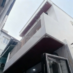 Sát mặt tiền q4 
ngang : 4 dài 8,5 ( nở hậu 6,22m)
 sổ :39m2
có 4 tỷ