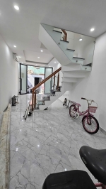 Sát mặt tiền q4
ngang 3.6 dài 9 nở hậu ngang 4m 
đúc bt dưới 4 tỷ