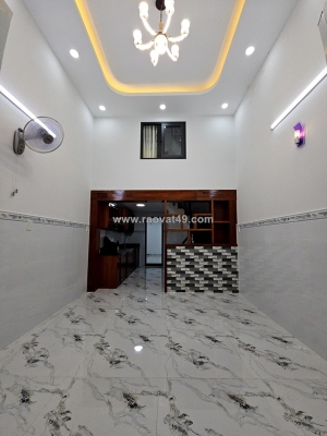 Sát mặt tiền q4
ngang 3.79 dài 11 
đúc bê tông kiên cố 
4 tấm 
có 4 tỷ