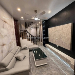 Siêu phẩm ngọc hà -38m 5t nhỉnh 8 tỷ - gần ô tô - nhà đẹp full nội thất - thang