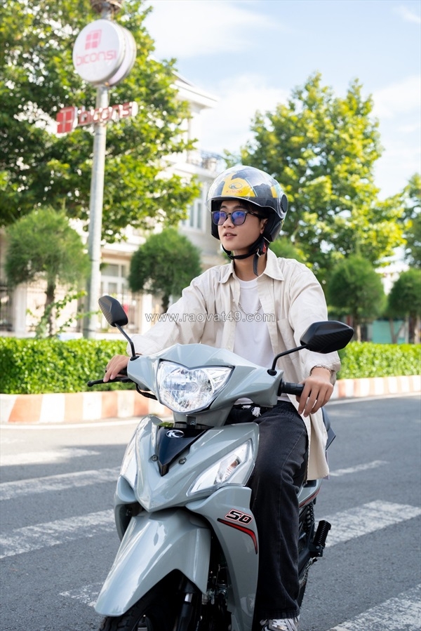 ~/Img/2025/12/top-ly-do-nen-chon-kymco-visar-s-50cc-cho-sinh-vien-nhan-vien-van-phong-02.jpg