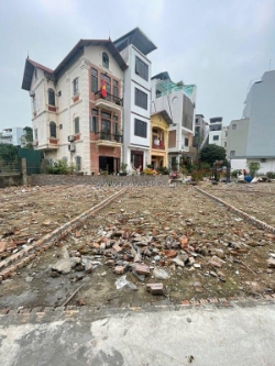 Trung tâm ngọc thụy đất hiếm 51m2, mt5m, ô tô đỗ cổng, đầu tư là thắng - 8.x tỷ