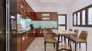 Tủ bếp gỗ sồi tự nhiên chữ l sang trọng, tiện nghi