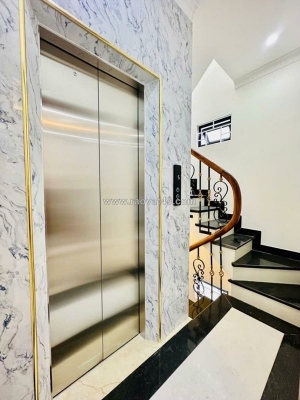 Tuyệt phẩm vị trí vàng – 6 tầng thang máy phố cổ long biên!