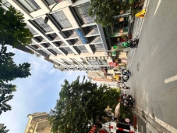 Vài bước chân ra hồ tây - vị trí cực hiếm nhà bán - ngõ thông - thang máy - gần