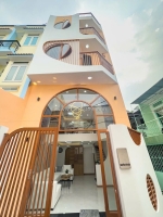 6.28 tỷ bán nhà  mới khu vip nguyễn cửu vân giáp q1- 5 tầng- 40m2-ngang 4.6m-