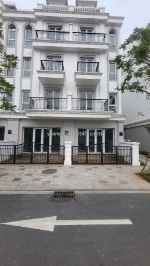 Bán nhà liền kề 5 tầng mới tinh, vỉa hè đá bóng, cạnh trung tâm quận ủy gia lâm