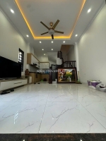 Bán nhà ngọc lâm 40m2* 5 tầng* 7.9 tỷ, lô góc, ô tô đỗ cửa.